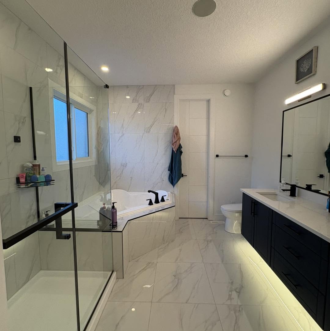 Master ensuite walk-in shower and tub